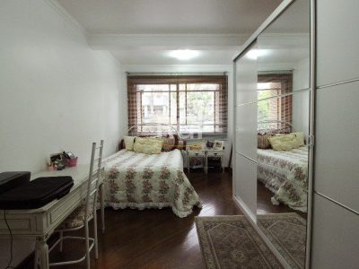 Casa à venda com 280m², 3 quartos, 2 vagas no bairro Petrópolis em Porto Alegre - Foto 3