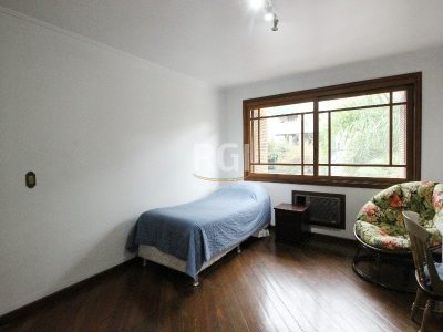 Casa à venda com 280m², 3 quartos, 2 vagas no bairro Petrópolis em Porto Alegre - Foto 4