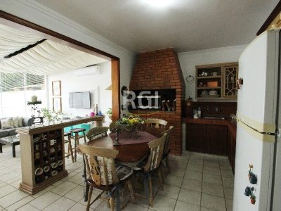 Casa à venda com 280m², 3 quartos, 2 vagas no bairro Petrópolis em Porto Alegre - Foto 8