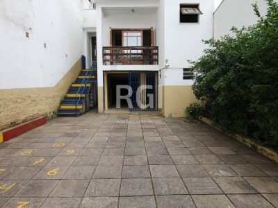 Casa à venda com 280m², 3 quartos, 2 vagas no bairro Petrópolis em Porto Alegre - Foto 15