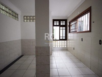 Casa à venda com 280m², 3 quartos, 2 vagas no bairro Petrópolis em Porto Alegre - Foto 25