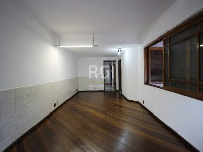 Casa à venda com 280m², 3 quartos, 2 vagas no bairro Petrópolis em Porto Alegre - Foto 31