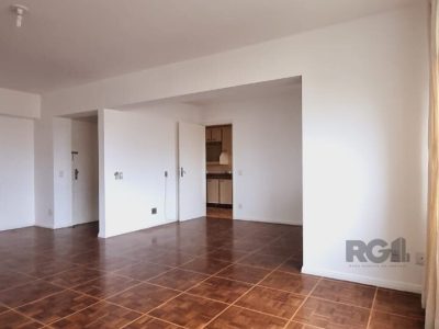 Apartamento à venda com 124m², 3 quartos, 1 suíte, 1 vaga no bairro Menino Deus em Porto Alegre - Foto 2