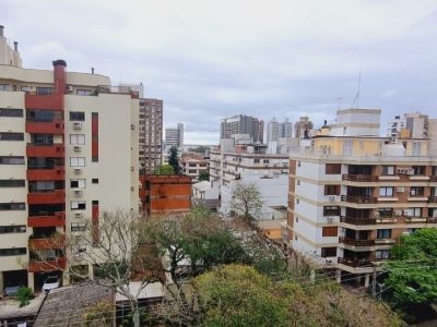 Apartamento à venda com 124m², 3 quartos, 1 suíte, 1 vaga no bairro Menino Deus em Porto Alegre - Foto 16