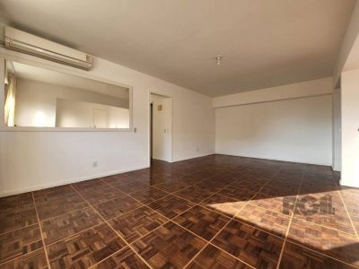 Apartamento à venda com 124m², 3 quartos, 1 suíte, 1 vaga no bairro Menino Deus em Porto Alegre - Foto 4