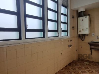 Apartamento à venda com 124m², 3 quartos, 1 suíte, 1 vaga no bairro Menino Deus em Porto Alegre - Foto 11