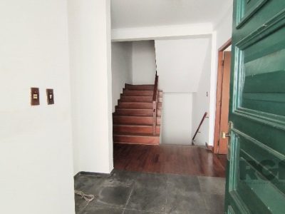 Casa à venda com 417m², 4 quartos, 2 suítes, 1 vaga no bairro Jardim Lindóia em Porto Alegre - Foto 3