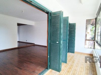 Casa à venda com 417m², 4 quartos, 2 suítes, 1 vaga no bairro Jardim Lindóia em Porto Alegre - Foto 8