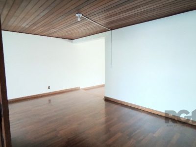 Casa à venda com 417m², 4 quartos, 2 suítes, 1 vaga no bairro Jardim Lindóia em Porto Alegre - Foto 11