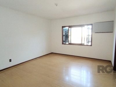 Casa à venda com 417m², 4 quartos, 2 suítes, 1 vaga no bairro Jardim Lindóia em Porto Alegre - Foto 21