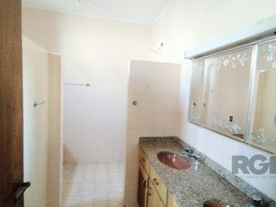 Casa à venda com 417m², 4 quartos, 2 suítes, 1 vaga no bairro Jardim Lindóia em Porto Alegre - Foto 25