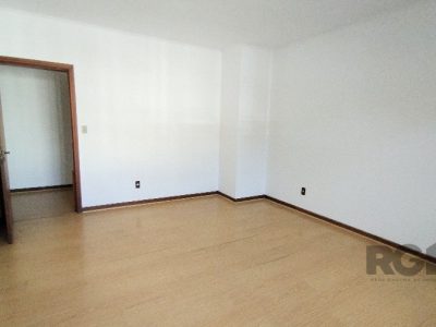 Casa à venda com 417m², 4 quartos, 2 suítes, 1 vaga no bairro Jardim Lindóia em Porto Alegre - Foto 27