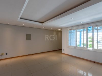 Casa à venda com 205m², 3 quartos, 1 suíte, 2 vagas no bairro Ipanema em Porto Alegre - Foto 5