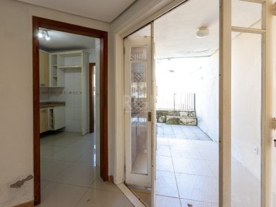 Casa à venda com 205m², 3 quartos, 1 suíte, 2 vagas no bairro Ipanema em Porto Alegre - Foto 10