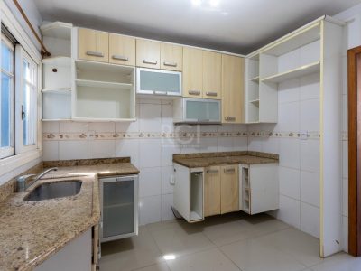 Casa à venda com 205m², 3 quartos, 1 suíte, 2 vagas no bairro Ipanema em Porto Alegre - Foto 11