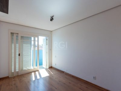 Casa à venda com 205m², 3 quartos, 1 suíte, 2 vagas no bairro Ipanema em Porto Alegre - Foto 27