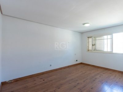 Casa à venda com 205m², 3 quartos, 1 suíte, 2 vagas no bairro Ipanema em Porto Alegre - Foto 31