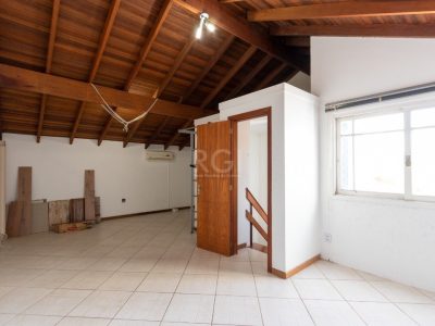 Casa à venda com 205m², 3 quartos, 1 suíte, 2 vagas no bairro Ipanema em Porto Alegre - Foto 37