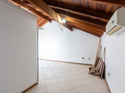 Casa à venda com 205m², 3 quartos, 1 suíte, 2 vagas no bairro Ipanema em Porto Alegre - Foto 40