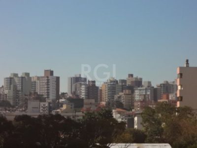 Casa à venda com 395m², 3 quartos, 3 suítes, 2 vagas no bairro Santana em Porto Alegre - Foto 22