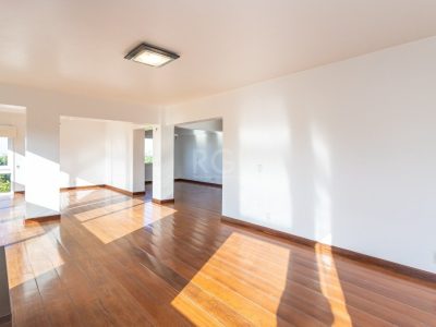 Apartamento à venda com 190m², 3 quartos, 1 suíte, 2 vagas no bairro Higienópolis em Porto Alegre - Foto 4