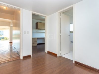 Apartamento à venda com 190m², 3 quartos, 1 suíte, 2 vagas no bairro Higienópolis em Porto Alegre - Foto 16