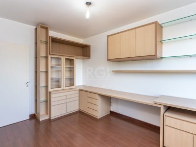 Apartamento à venda com 190m², 3 quartos, 1 suíte, 2 vagas no bairro Higienópolis em Porto Alegre - Foto 21