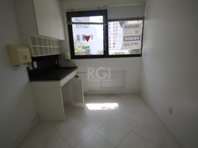 Conjunto/Sala à venda no bairro Três Figueiras em Porto Alegre - Foto 4