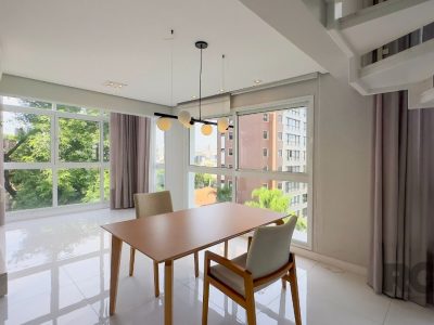 Apartamento à venda com 105m², 2 quartos, 2 suítes, 2 vagas no bairro Petrópolis em Porto Alegre - Foto 2