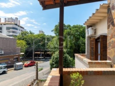 Casa à venda com 287m², 4 quartos, 2 suítes no bairro Higienópolis em Porto Alegre - Foto 3