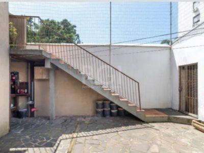 Casa à venda com 287m², 4 quartos, 2 suítes no bairro Higienópolis em Porto Alegre - Foto 19