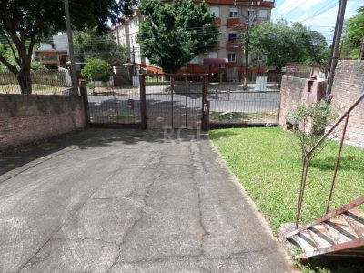 Casa à venda com 774m², 2 quartos, 4 vagas no bairro Glória em Porto Alegre - Foto 4