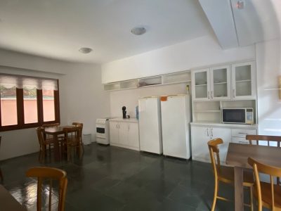 Cobertura à venda com 196m², 3 quartos, 1 suíte, 2 vagas no bairro Petrópolis em Porto Alegre - Foto 2