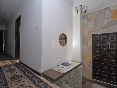 Casa à venda com 160m², 4 quartos, 1 suíte, 3 vagas no bairro Medianeira em Porto Alegre - Foto 10