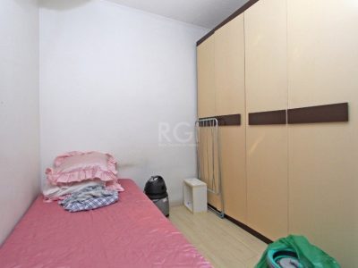 Casa à venda com 160m², 4 quartos, 1 suíte, 3 vagas no bairro Medianeira em Porto Alegre - Foto 17