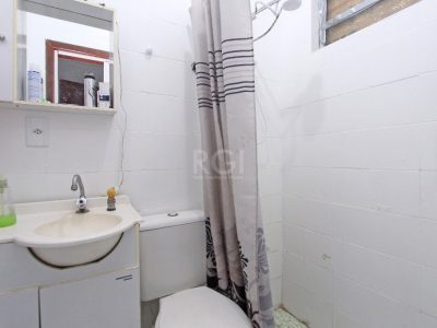 Casa à venda com 160m², 4 quartos, 1 suíte, 3 vagas no bairro Medianeira em Porto Alegre - Foto 29