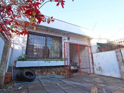 Casa à venda com 160m², 4 quartos, 1 suíte, 3 vagas no bairro Medianeira em Porto Alegre - Foto 5