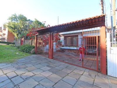 Casa à venda com 160m², 4 quartos, 1 suíte, 3 vagas no bairro Medianeira em Porto Alegre - Foto 2