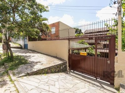 Casa à venda com 415m², 5 quartos, 1 suíte, 4 vagas no bairro Cristal em Porto Alegre - Foto 3