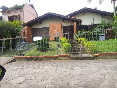 Casa à venda com 400m², 3 quartos, 1 suíte, 2 vagas no bairro Cristal em Porto Alegre - Foto 2