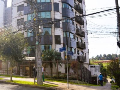 Apartamento à venda com 77m², 2 quartos, 1 suíte, 2 vagas no bairro Petrópolis em Porto Alegre - Foto 2