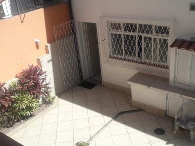 Casa à venda com 350m², 3 quartos, 1 suíte no bairro Petrópolis em Porto Alegre - Foto 11