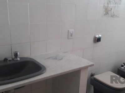 Casa à venda com 350m², 3 quartos, 1 suíte no bairro Petrópolis em Porto Alegre - Foto 22