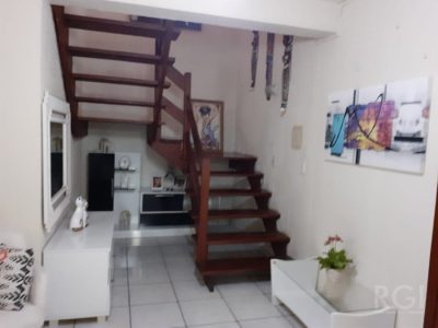 Casa à venda com 300m², 3 quartos, 1 suíte, 5 vagas no bairro Partenon em Porto Alegre - Foto 21