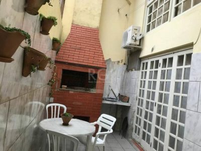 Casa à venda com 144m², 3 quartos, 2 suítes, 1 vaga no bairro Passo d'Areia em Porto Alegre - Foto 2