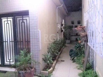 Casa à venda com 159m², 3 quartos, 3 vagas no bairro Menino Deus em Porto Alegre - Foto 3