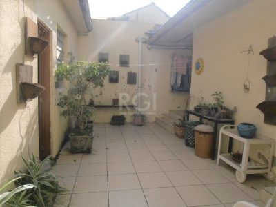 Casa à venda com 159m², 3 quartos, 3 vagas no bairro Menino Deus em Porto Alegre - Foto 30