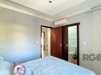 Casa à venda com 158m², 3 quartos, 1 suíte, 2 vagas no bairro Tristeza em Porto Alegre - Foto 31