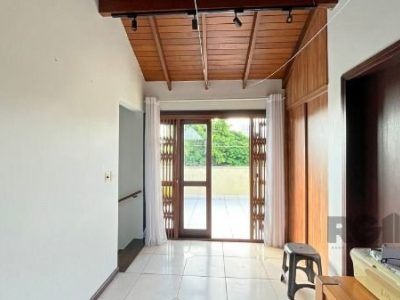 Casa à venda com 158m², 3 quartos, 1 suíte, 2 vagas no bairro Tristeza em Porto Alegre - Foto 46