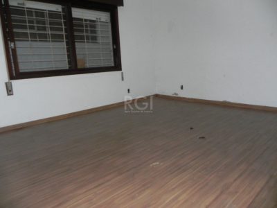 Casa à venda com 110m², 4 quartos, 1 suíte, 4 vagas no bairro Jardim Itu em Porto Alegre - Foto 3